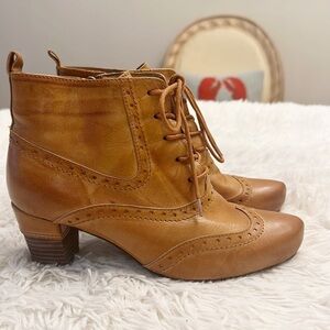 Vicenzo Leather Western Tan leather lace up ankle boots women size 37 US 7